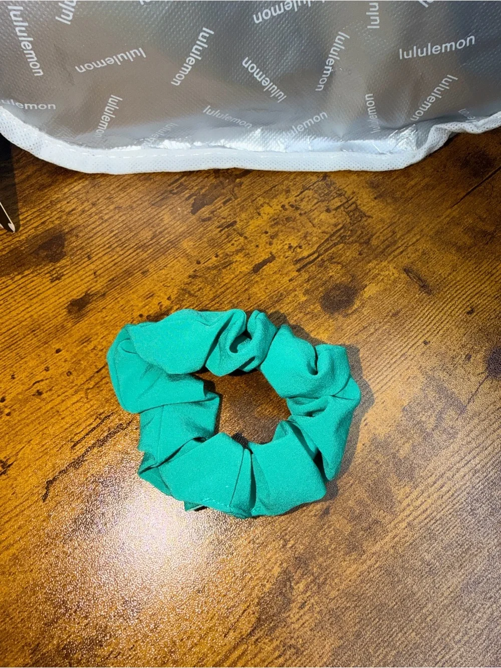 Lululemon Uplifting Scrunchie in Kelly Green